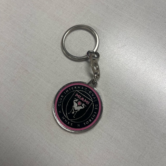 INTER MIAMI MESSI NEW TEAM KEYCHAIN - Picture 2 of 3
